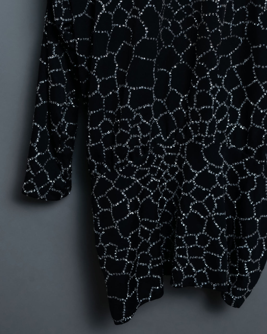 V-neck Net Sequin Design Top