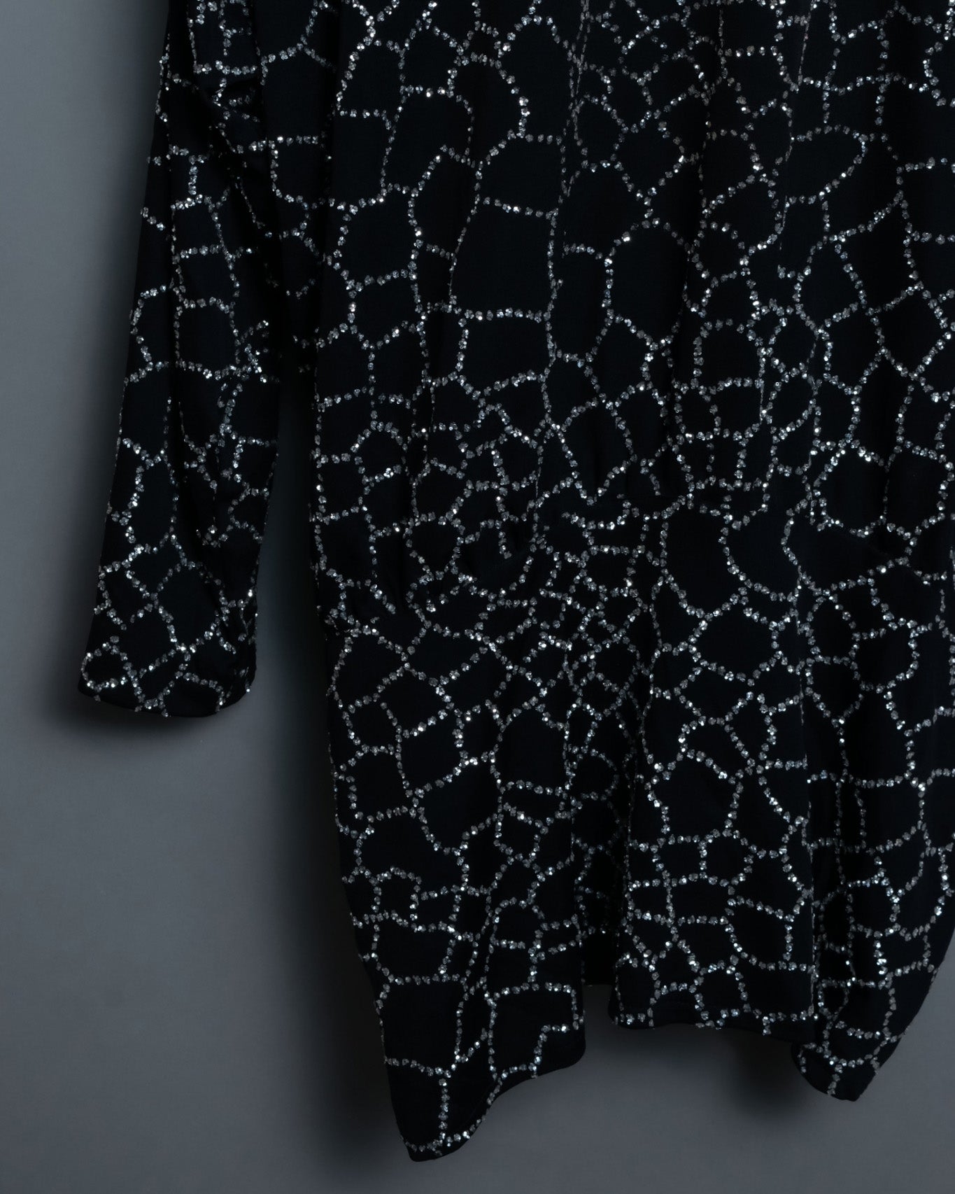 V-neck Net Sequin Design Top