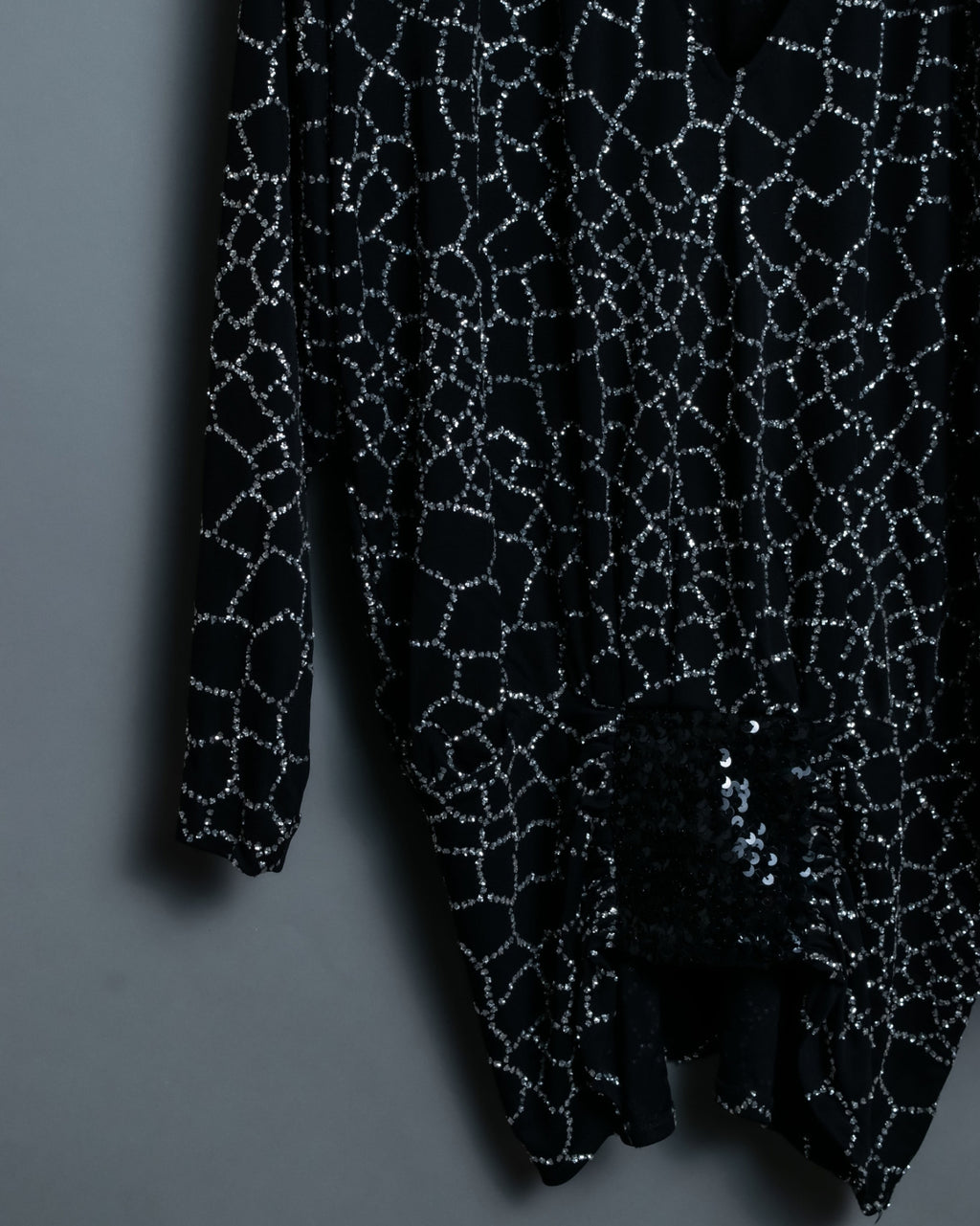 V-neck Net Sequin Design Top