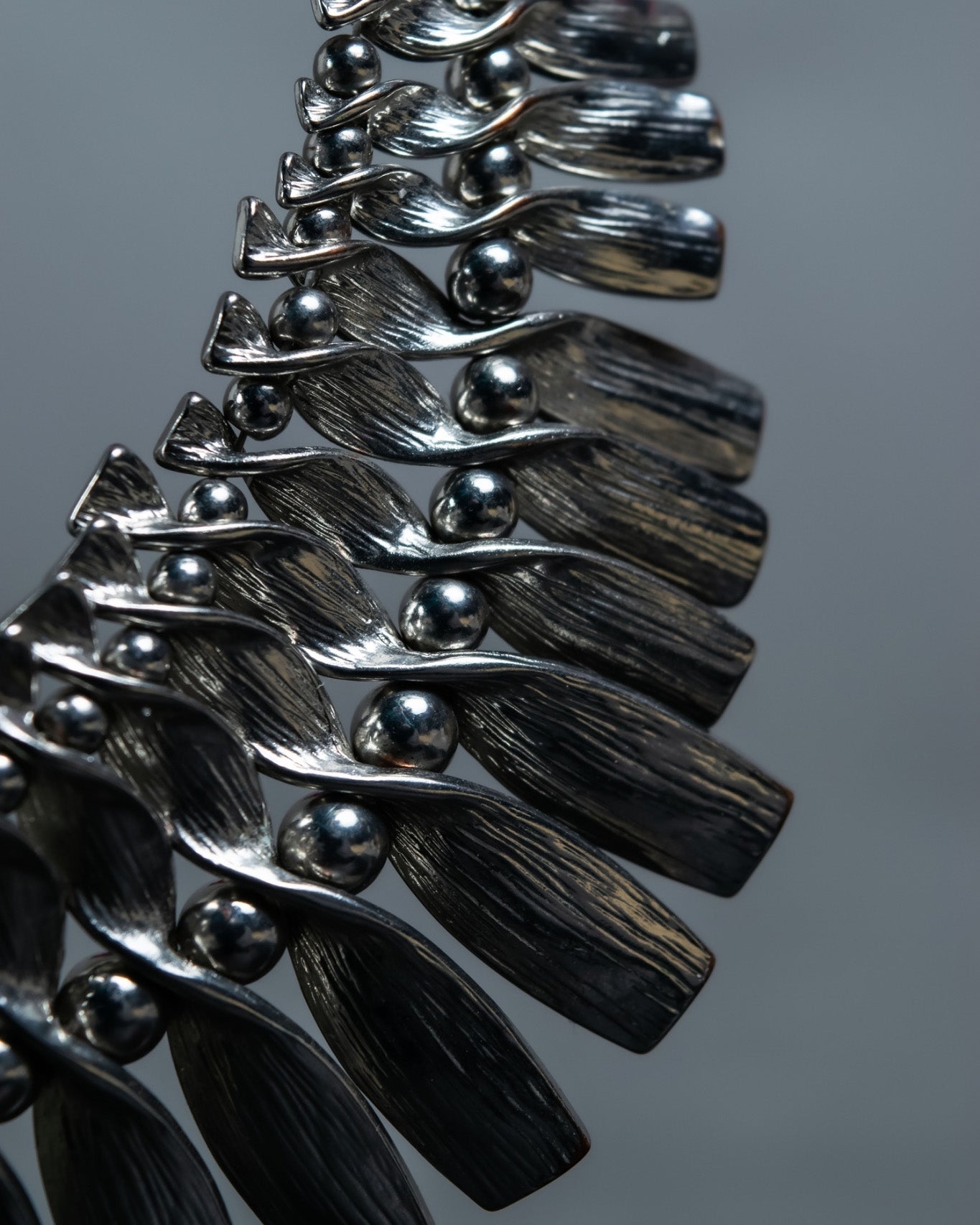 "MOOD SPECIAL" Undulating Silver Double Design Necklace