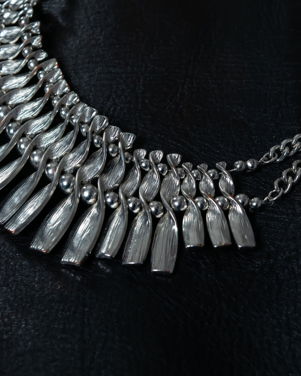 "MOOD SPECIAL" Undulating Silver Double Design Necklace