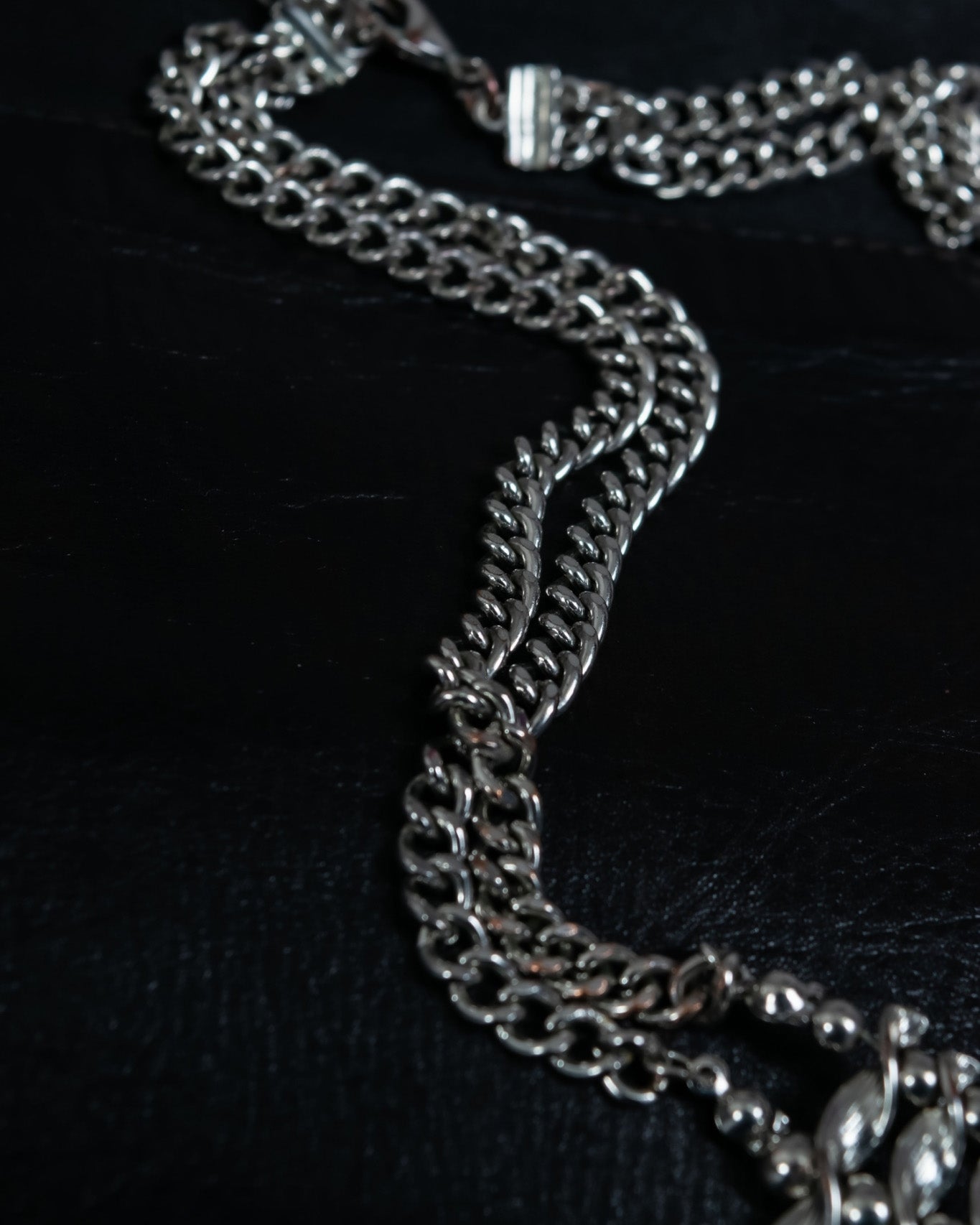 "MOOD SPECIAL" Undulating Silver Double Design Necklace