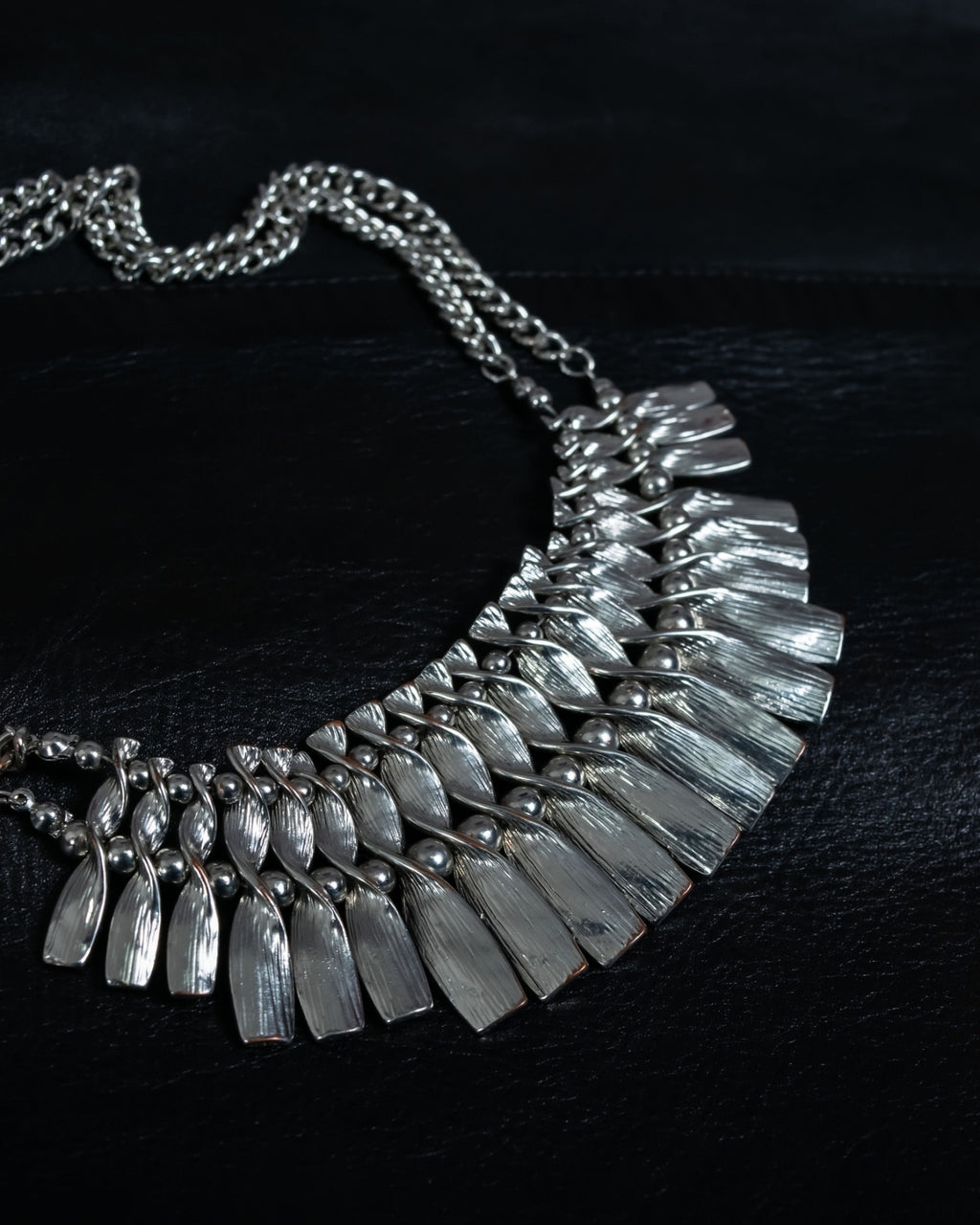 "MOOD SPECIAL" Undulating Silver Double Design Necklace