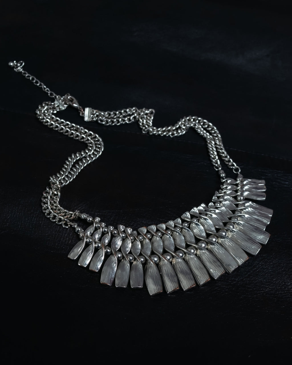 "MOOD SPECIAL" Undulating Silver Double Design Necklace