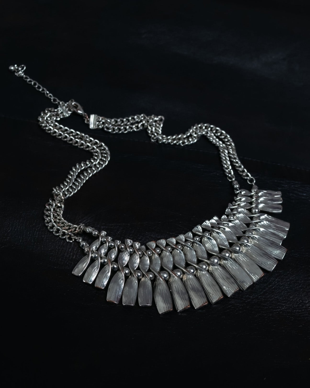 "MOOD SPECIAL" Undulating Silver Double Design Necklace