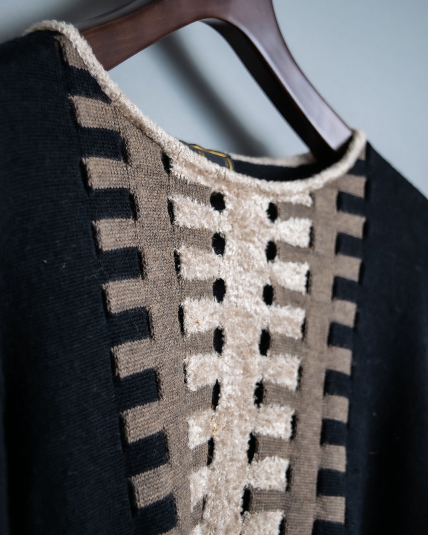 "FENDI"  Layered Design Of Horizontal Bars Perforated Knit