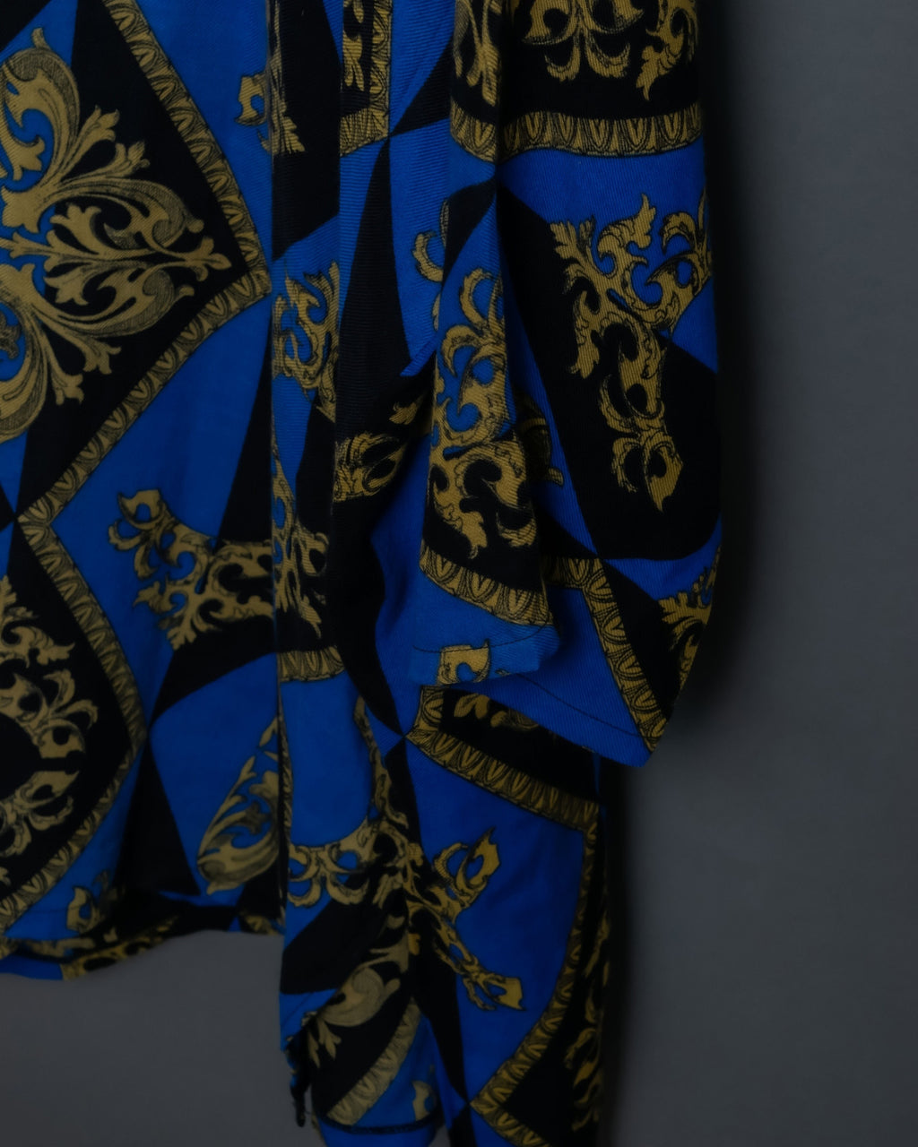 Noble Pattern Loose Silhouette Tops