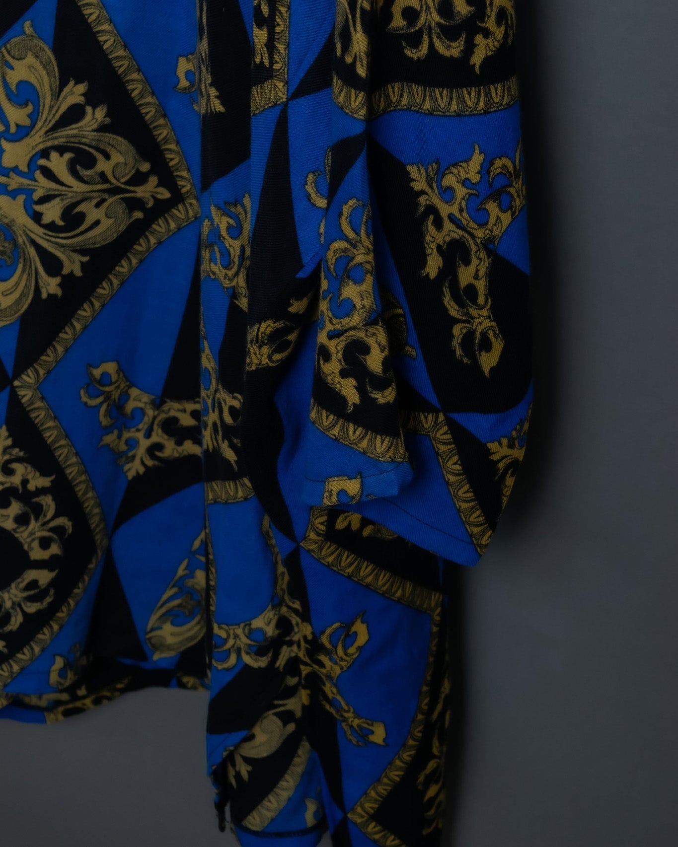 Noble Pattern Loose Silhouette Tops