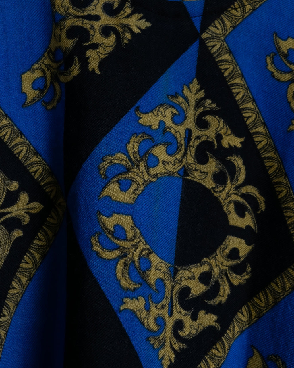 Noble Pattern Loose Silhouette Tops