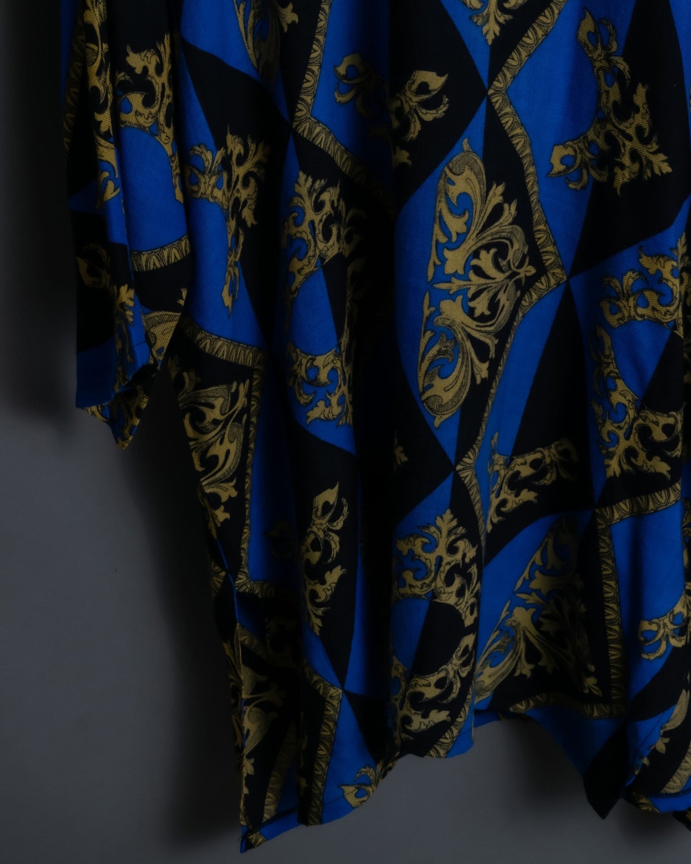 Noble Pattern Loose Silhouette Tops