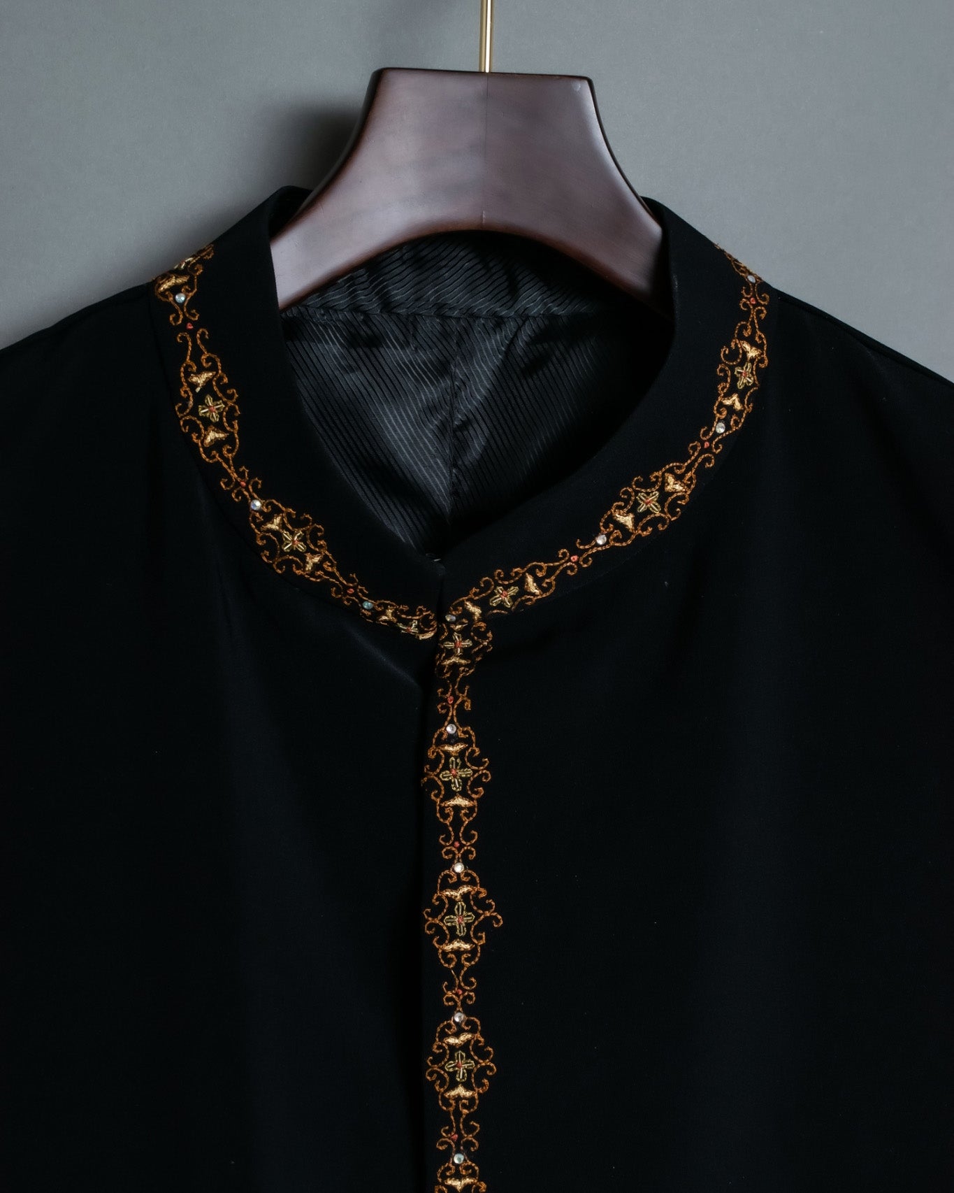 Embroidered Mao Color Black Vest