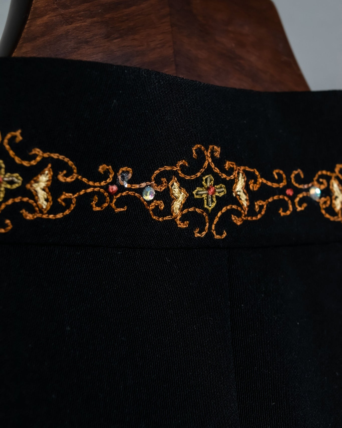 Embroidered Mao Color Black Vest