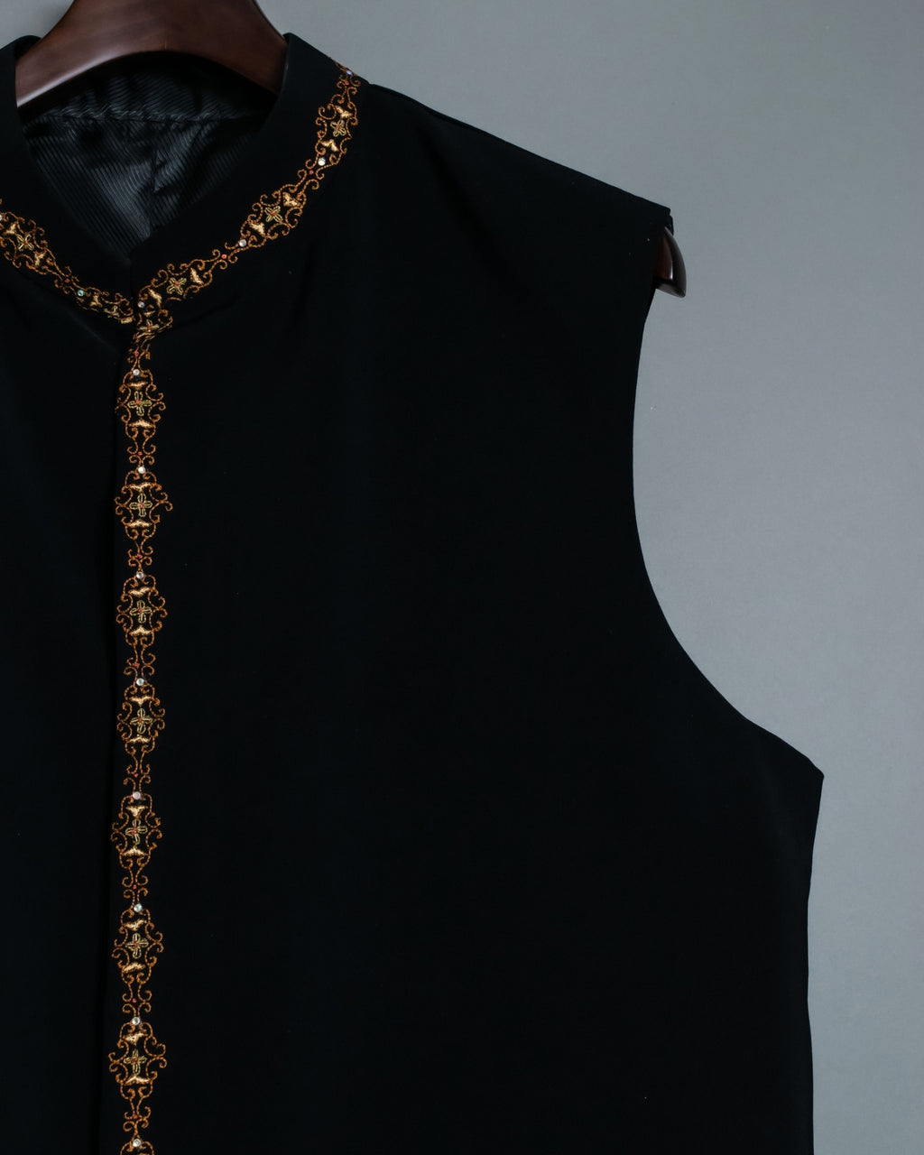 Embroidered Mao Color Black Vest