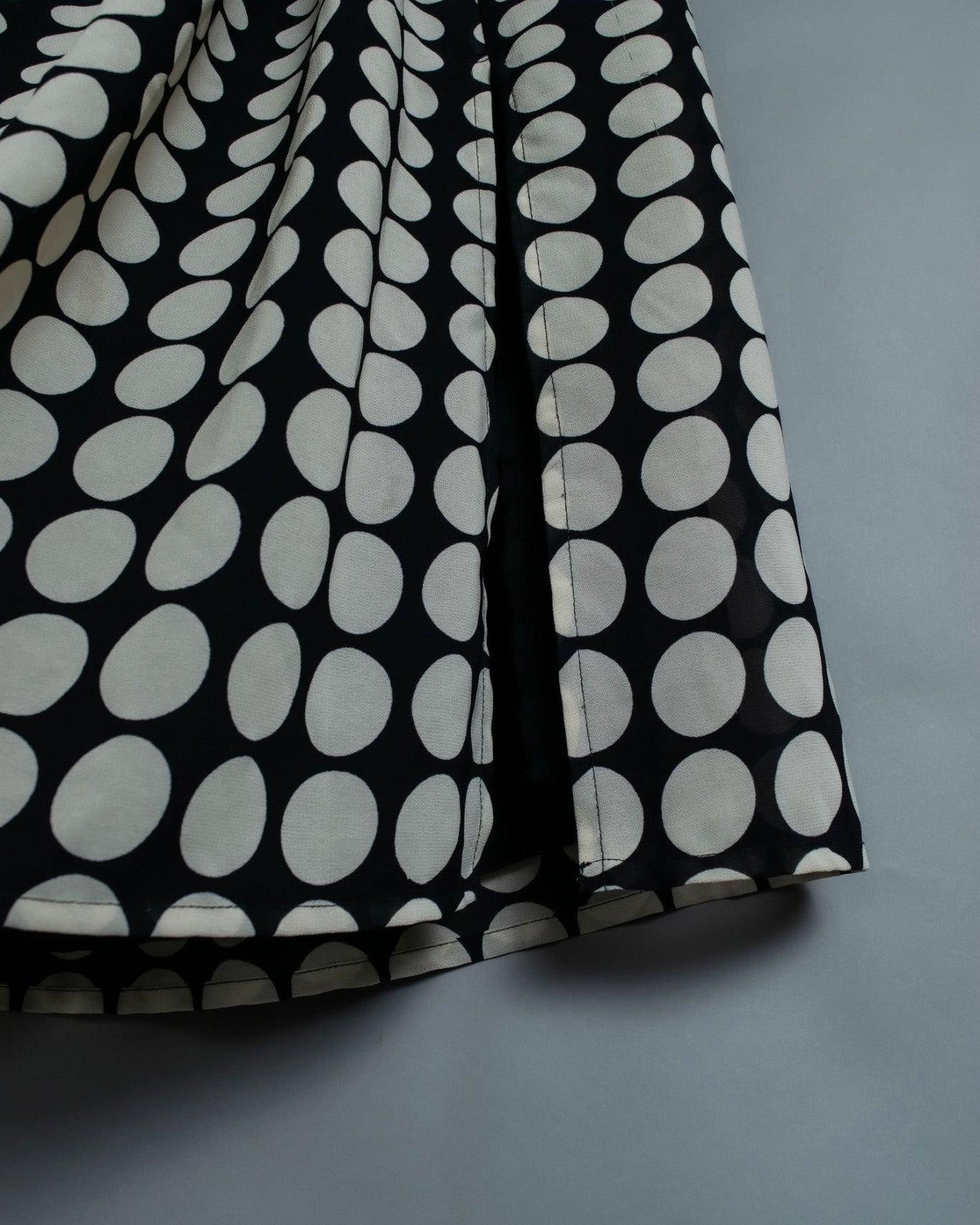 Universal Dot Monotone Unisex Skirt