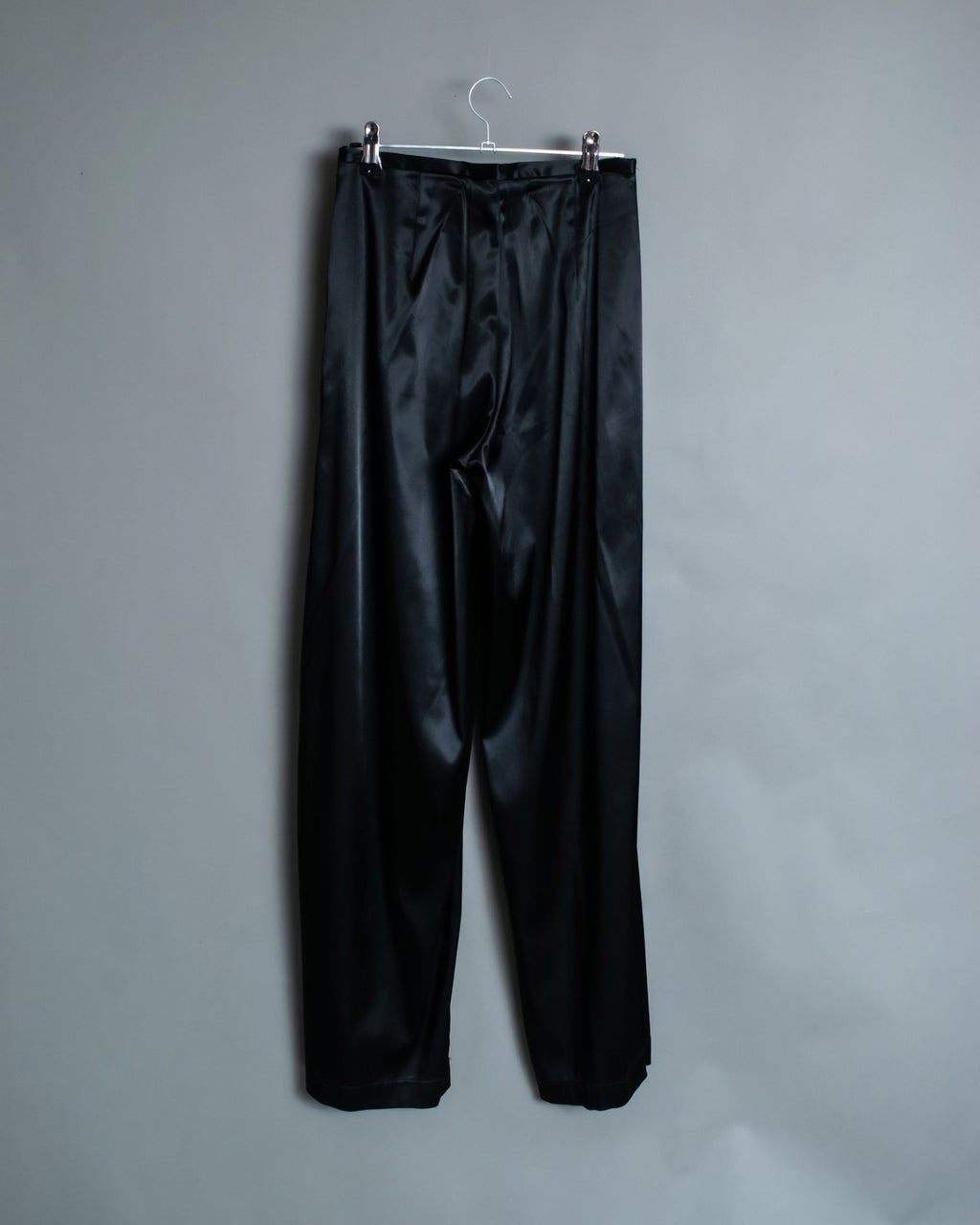 Glossy Relaxed Silhouette Side Clasp Pants