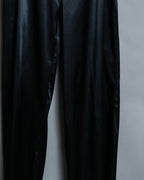 Glossy Relaxed Silhouette Side Clasp Pants