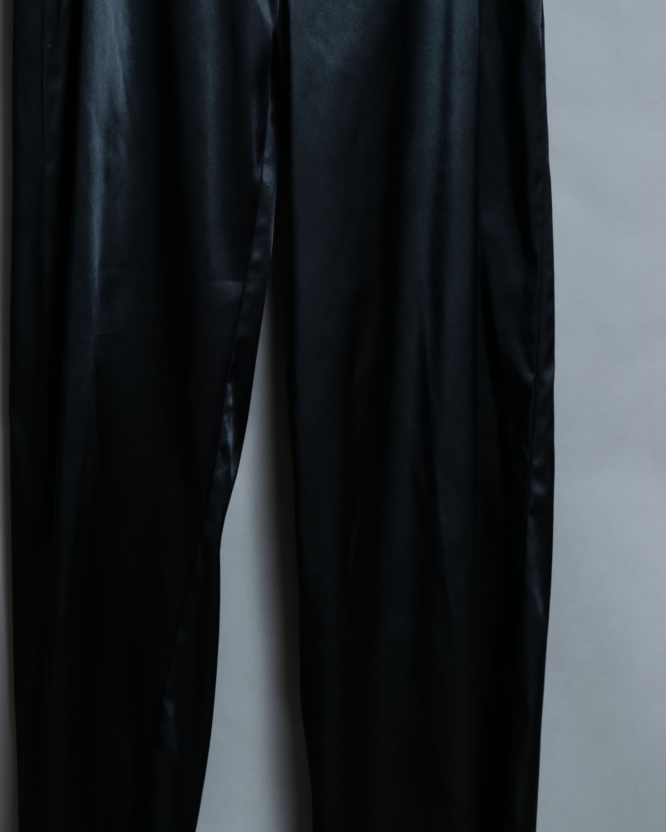 Glossy Relaxed Silhouette Side Clasp Pants