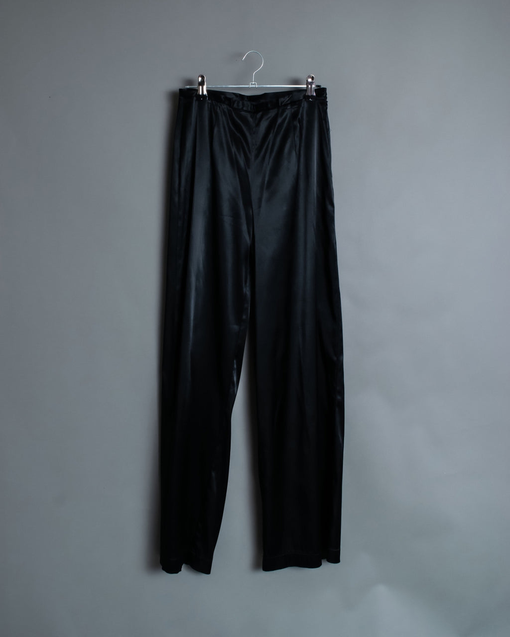 Glossy Relaxed Silhouette Side Clasp Pants