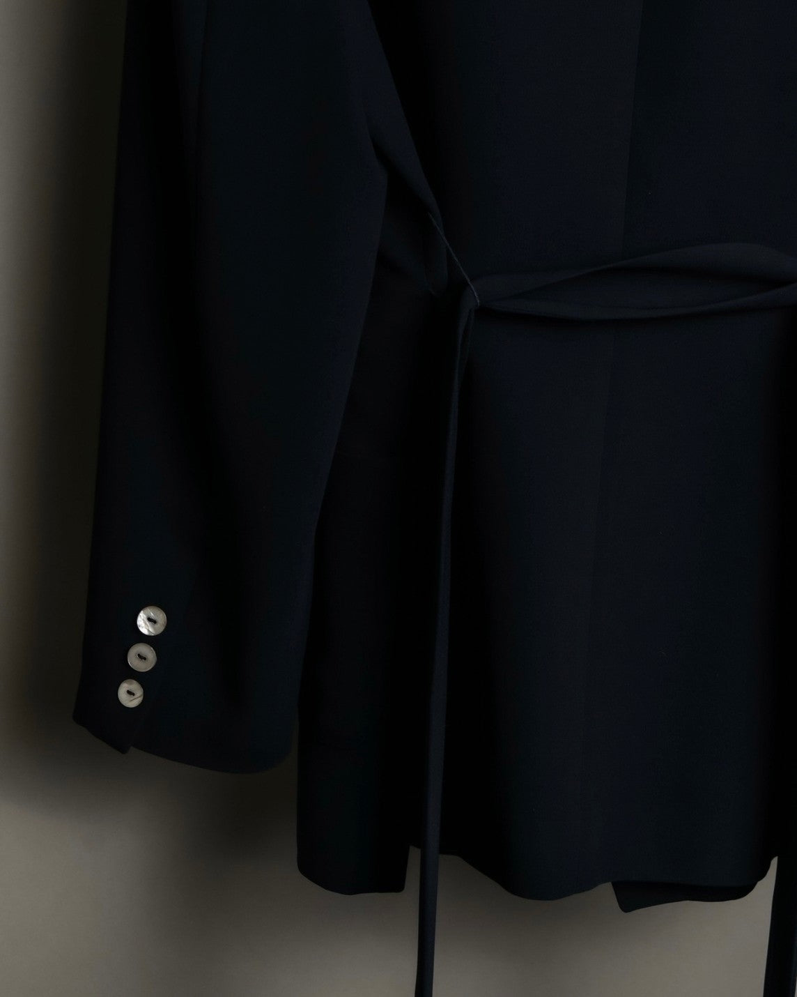 Shell Button Minimal Silhouette Design Tailored Jacket