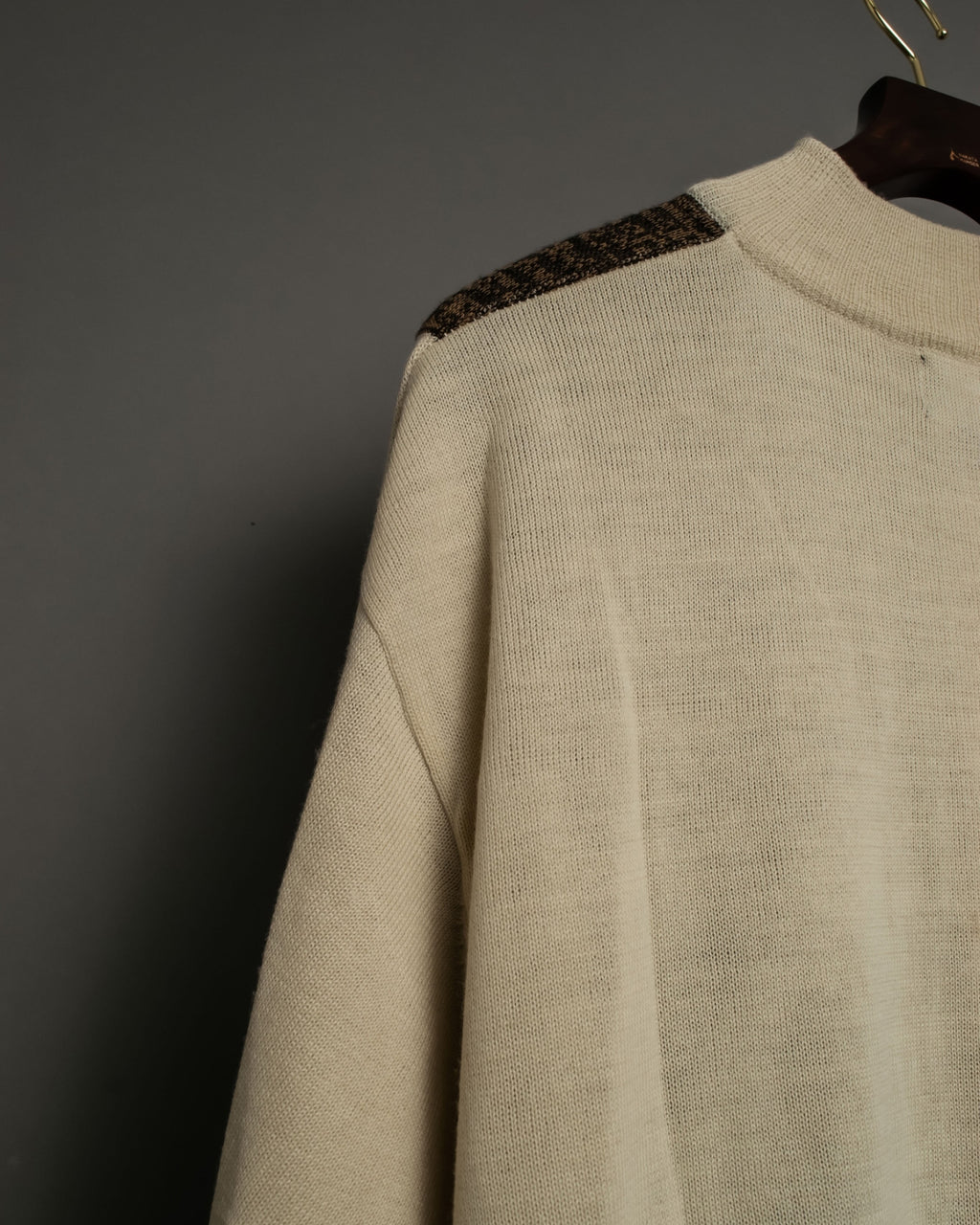 Diagonal Dotted Line Design Knit Shirt