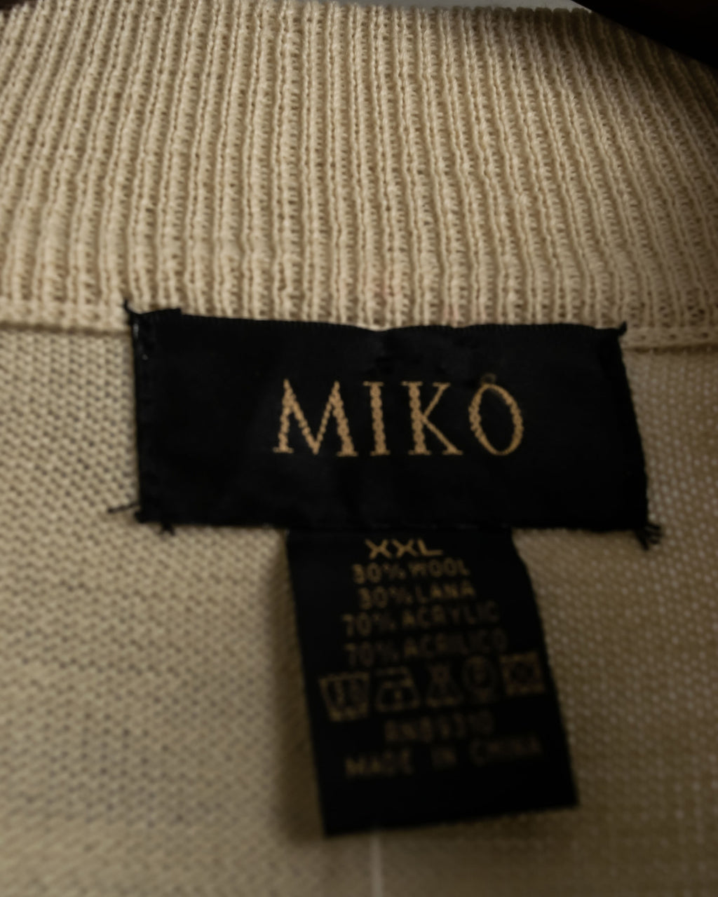 Diagonal Dotted Line Design Knit Shirt