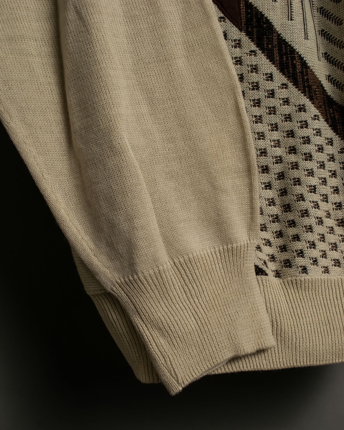 Diagonal Dotted Line Design Knit Shirt