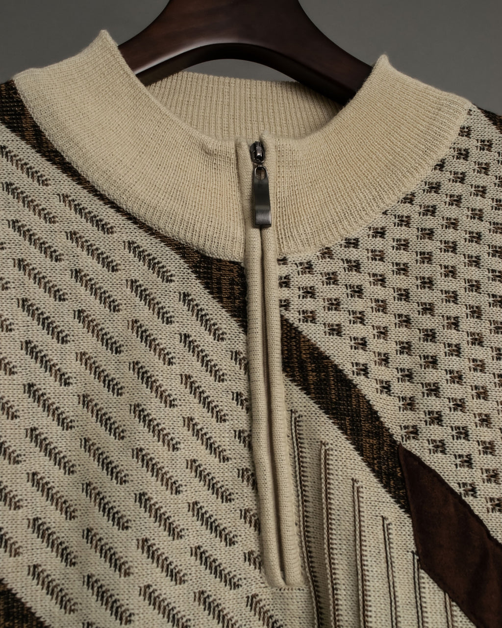 Diagonal Dotted Line Design Knit Shirt