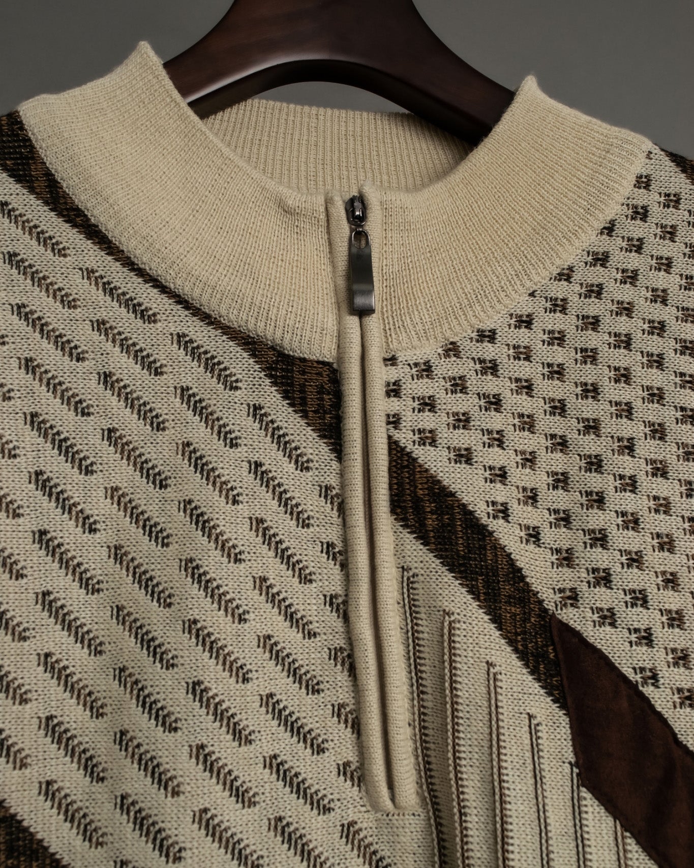 Diagonal Dotted Line Design Knit Shirt