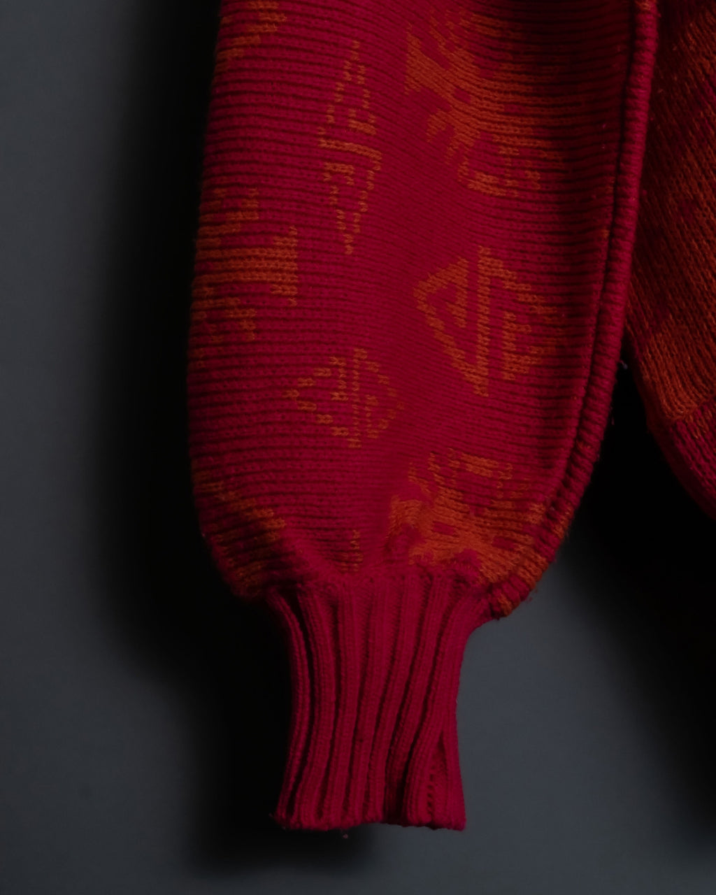 "MOOD SPECIAL" Beautiful Silhouette Unique Pattern New Wool Knit