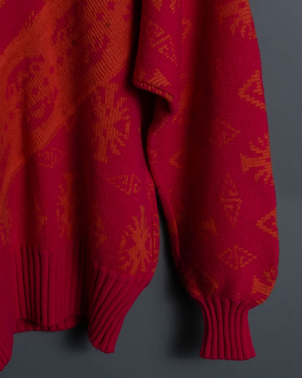 "MOOD SPECIAL" Beautiful Silhouette Unique Pattern New Wool Knit