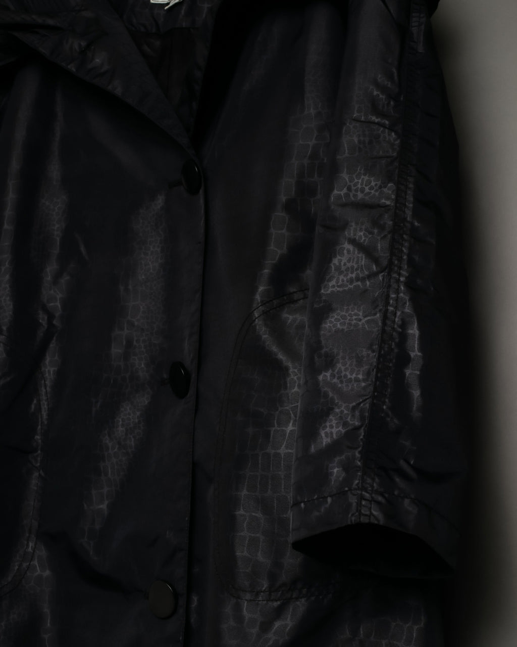 Scale Design Fabric Bellows Fold Food Coat