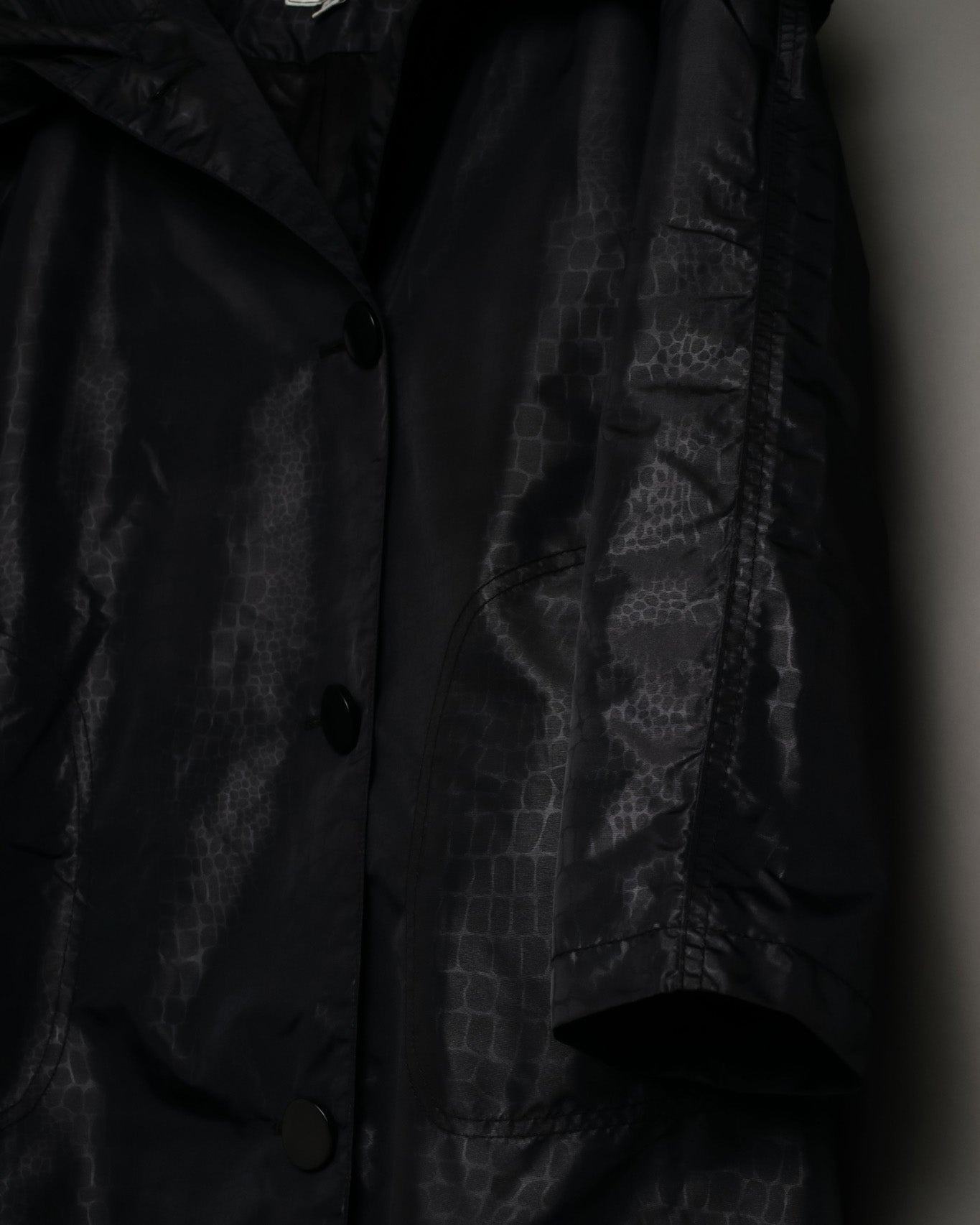 Scale Design Fabric Bellows Fold Food Coat