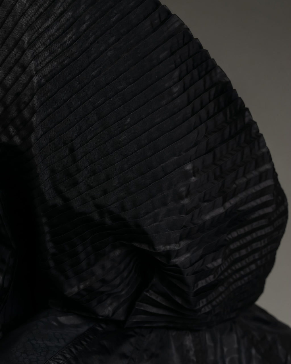 Scale Design Fabric Bellows Fold Food Coat