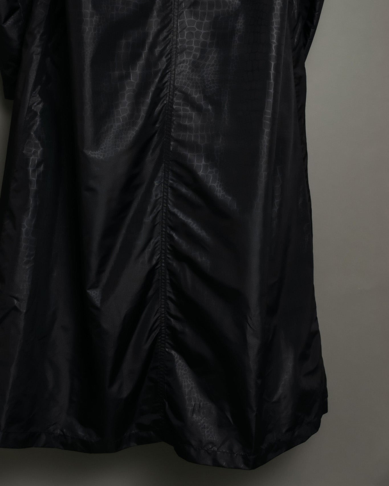 Scale Design Fabric Bellows Fold Food Coat