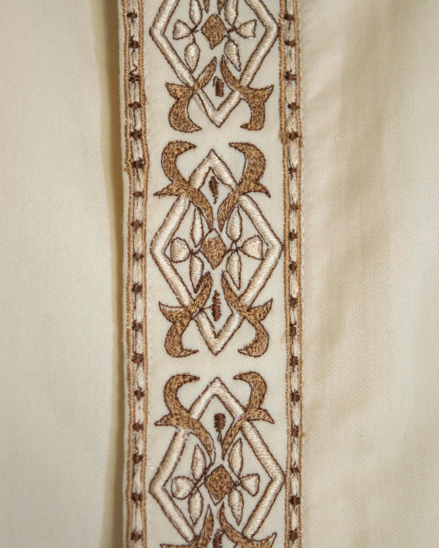 Side slit embroidery dress