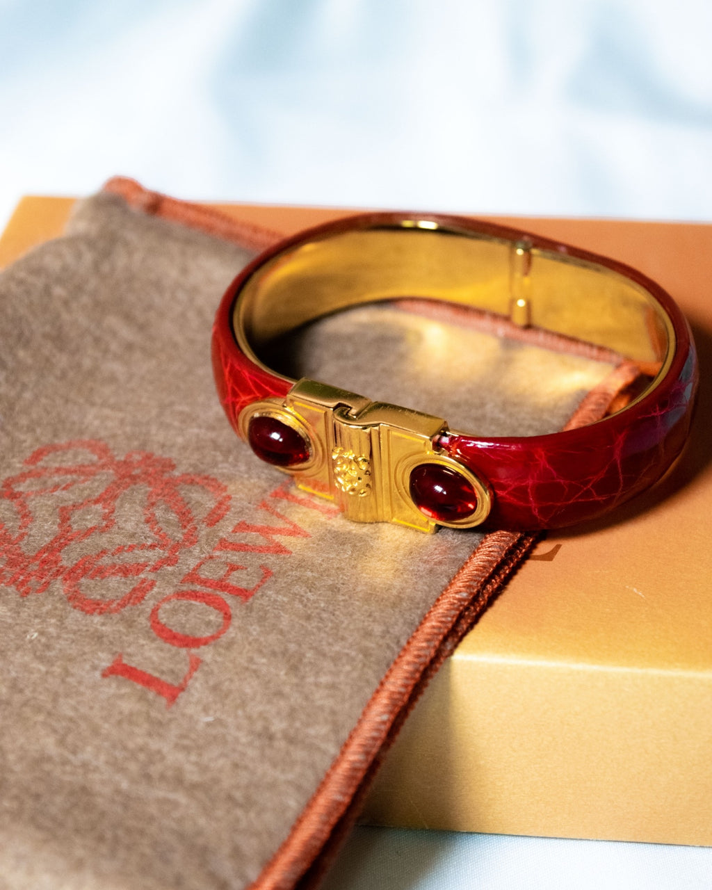 "LOEWE" Red-Eyed Leather Bangle