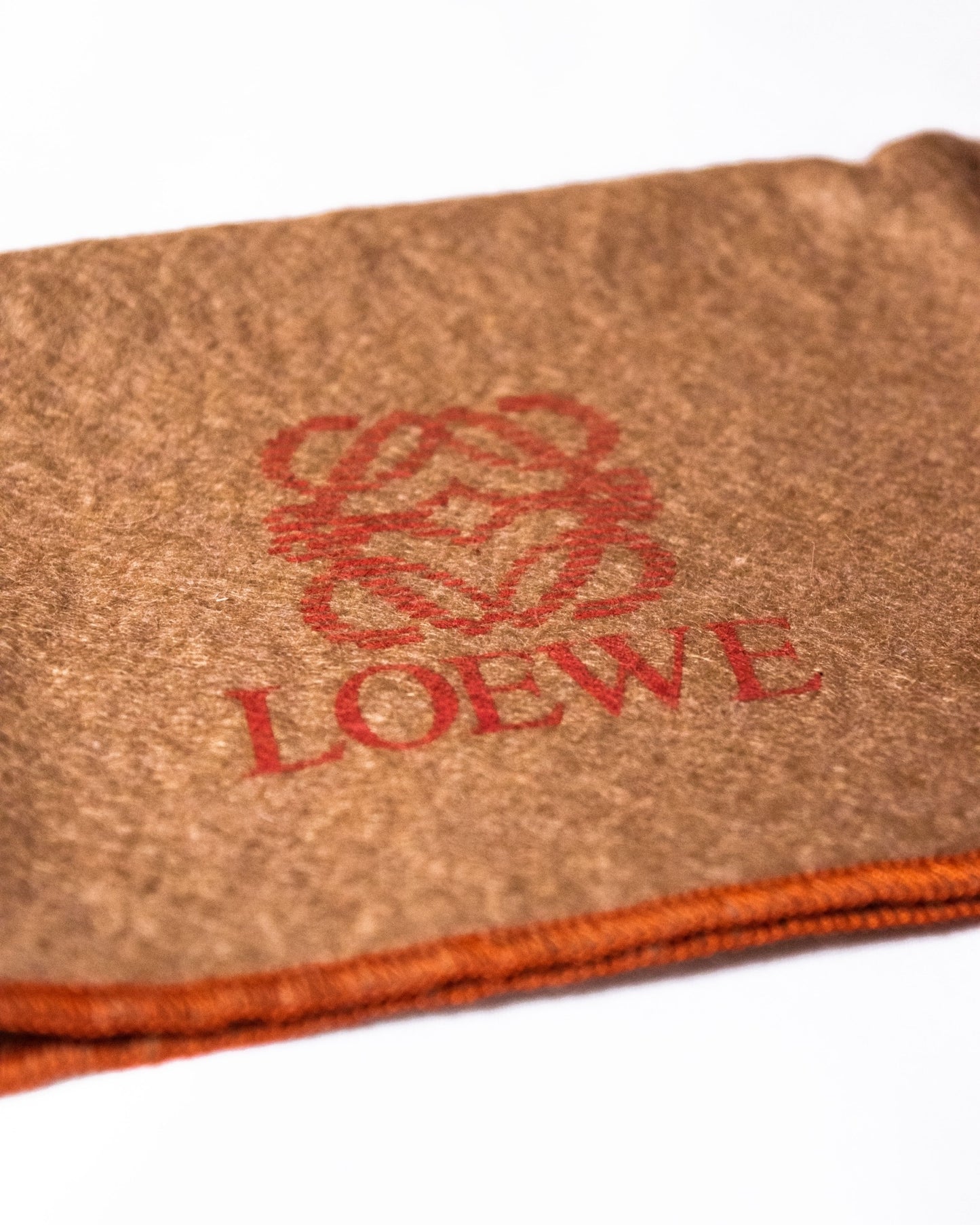 "LOEWE" Red-Eyed Leather Bangle