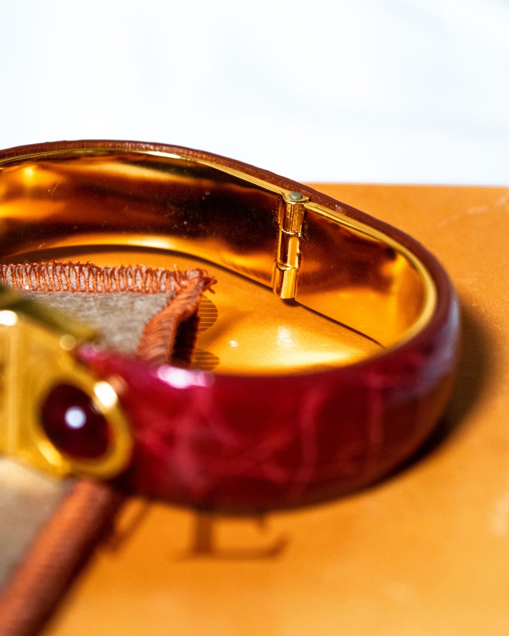 "LOEWE" Red-Eyed Leather Bangle