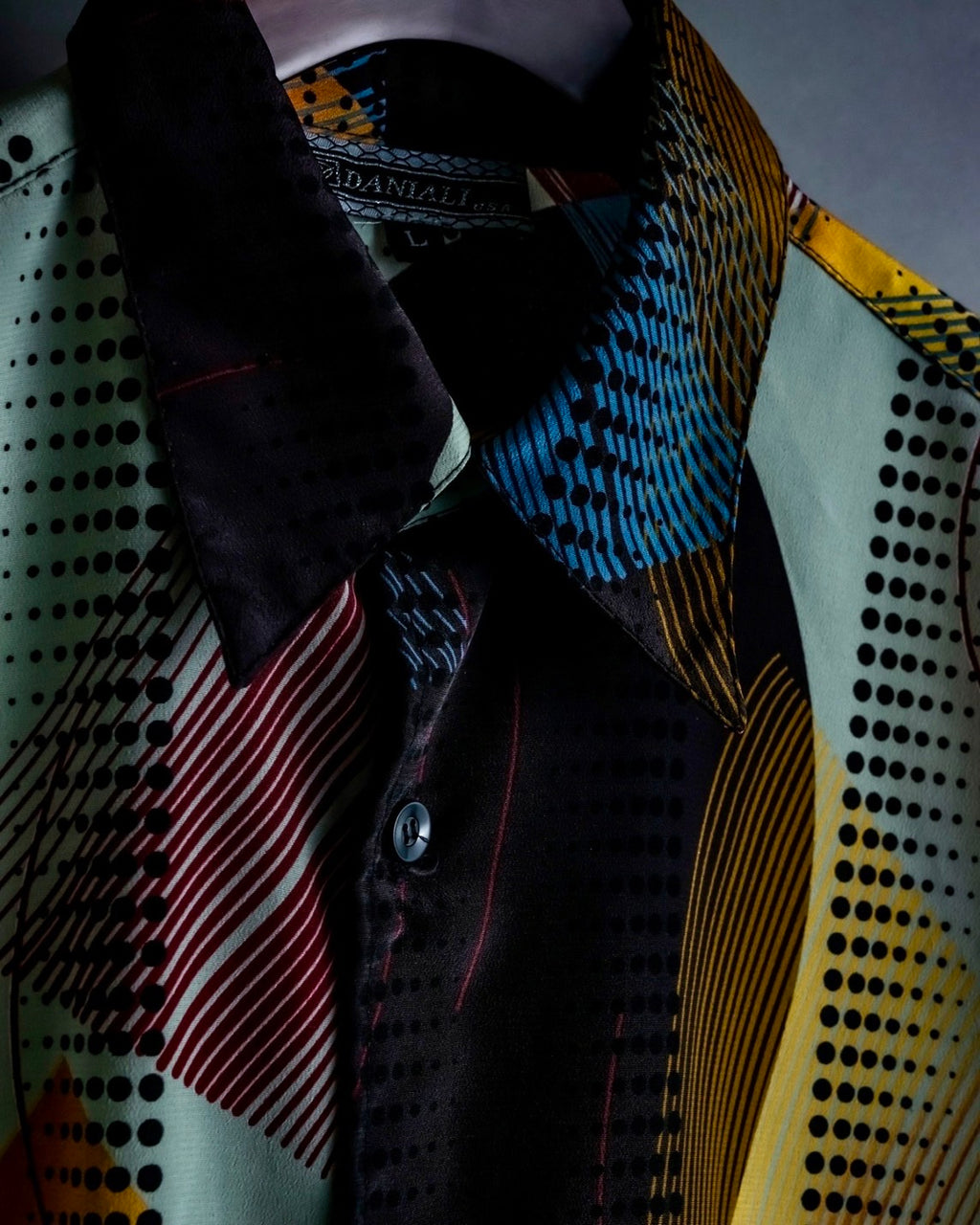 "MOOD SPECIAL" Mulch Color Art Pattern Shirt