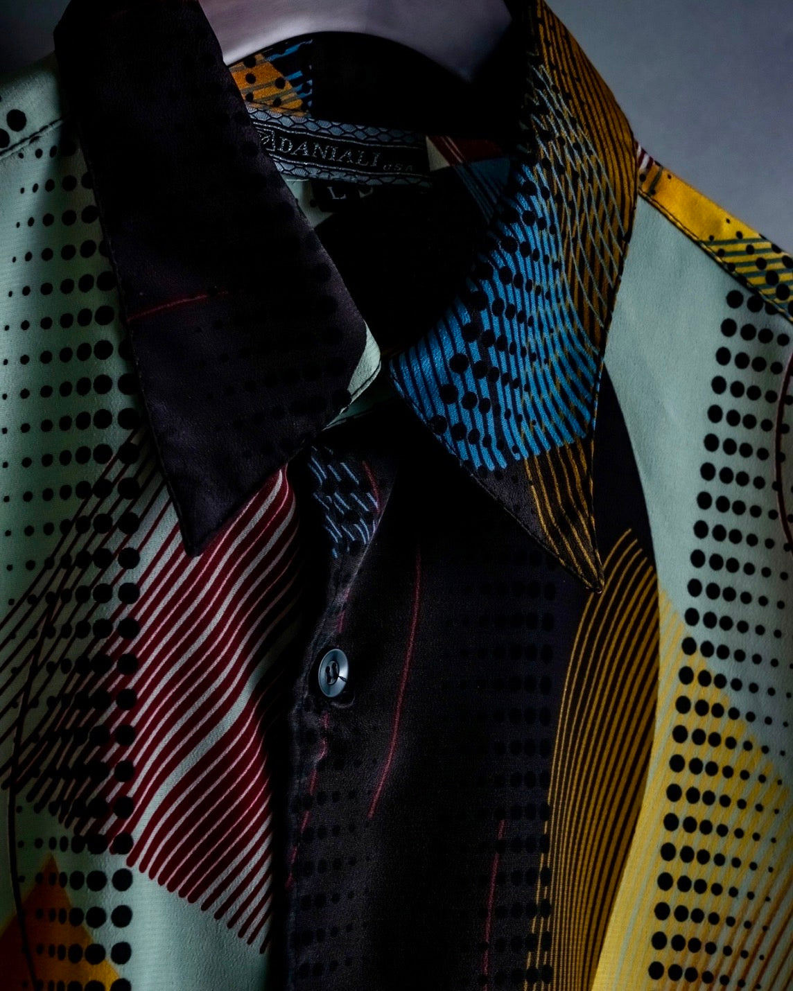 "MOOD SPECIAL" Mulch Color Art Pattern Shirt